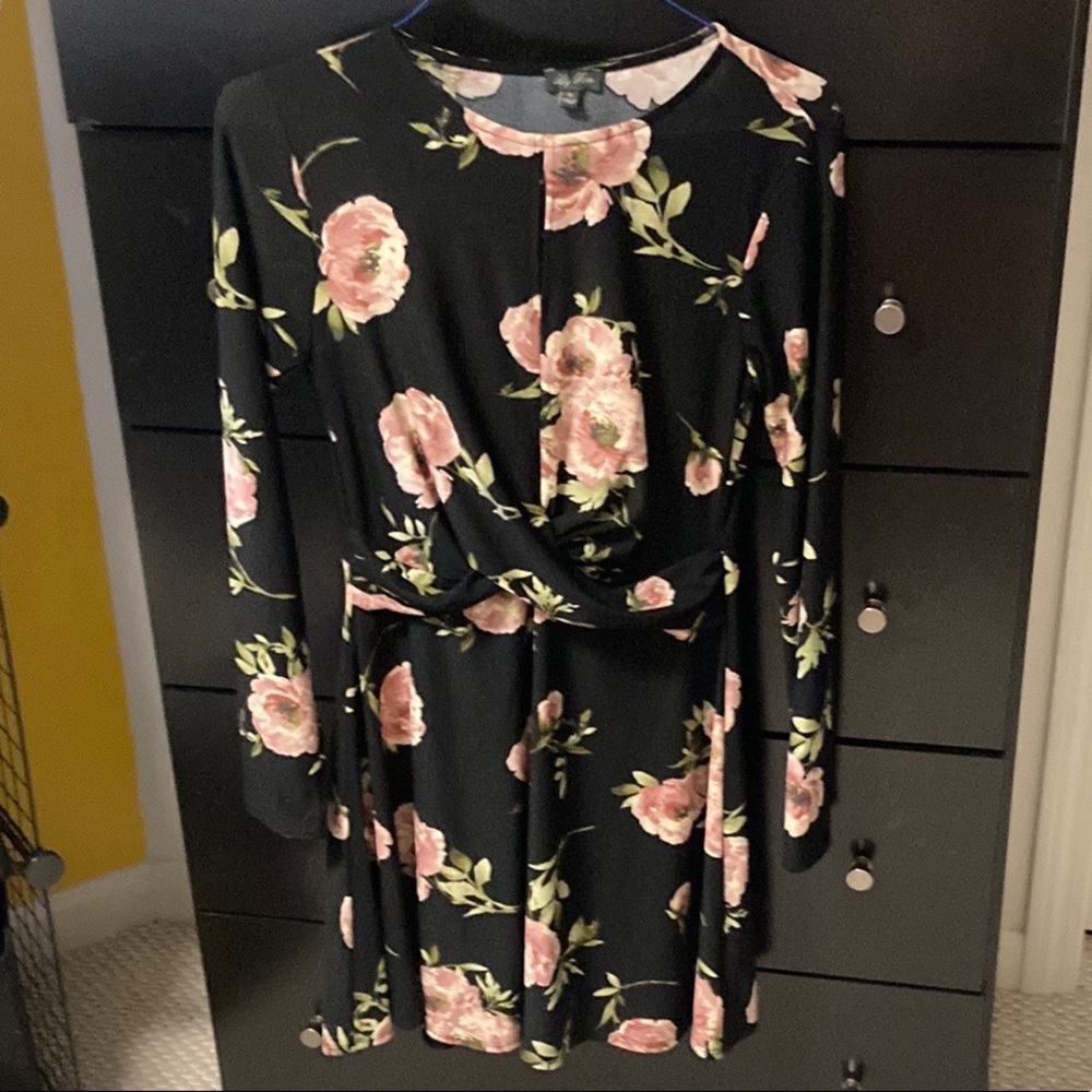Kohl’s long sleeved dress- size M, only worn once